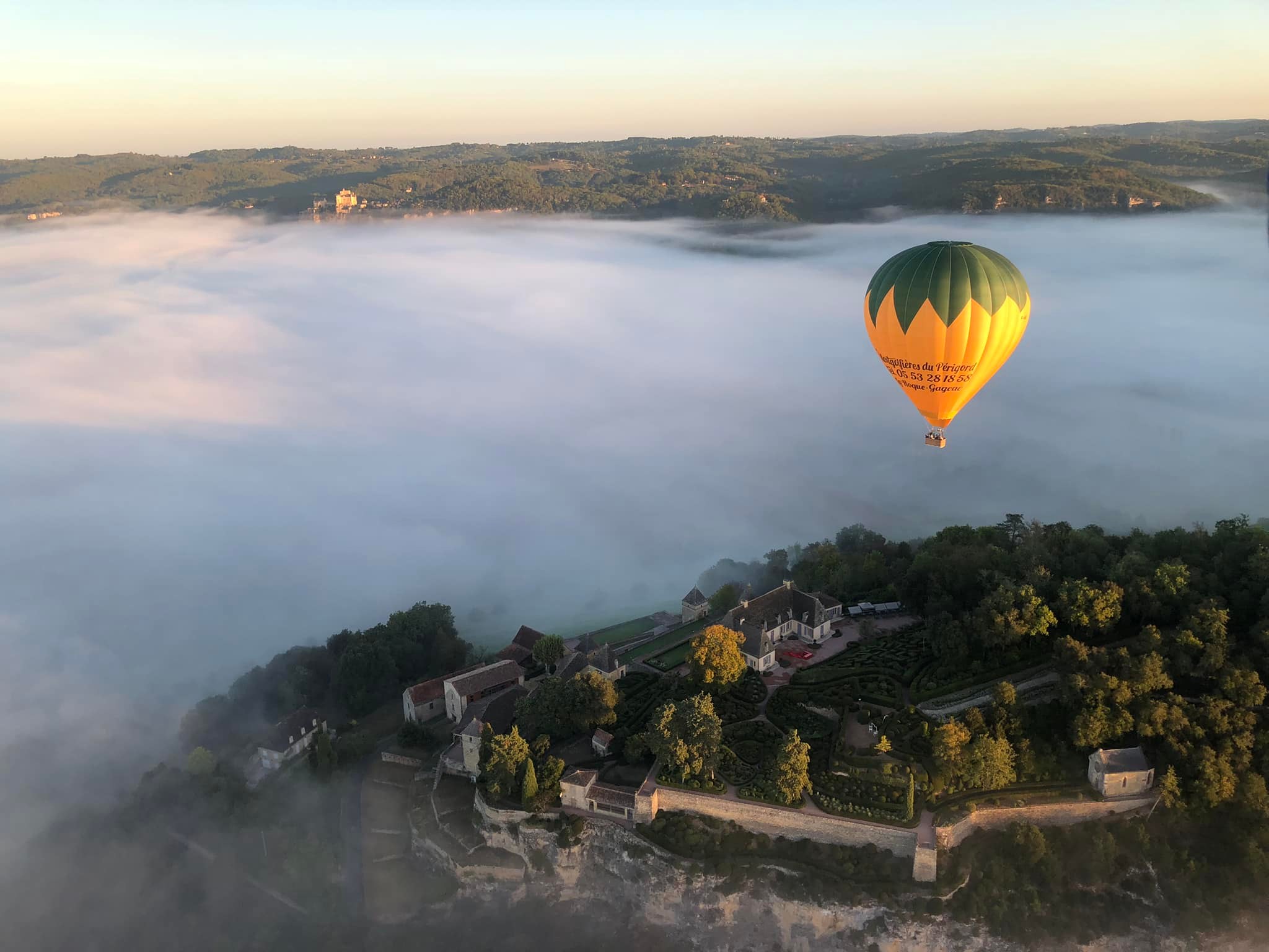 vol jardin de marqueyssac touristique montgolfière perigord activite insolite dordogne vallee perigord noir