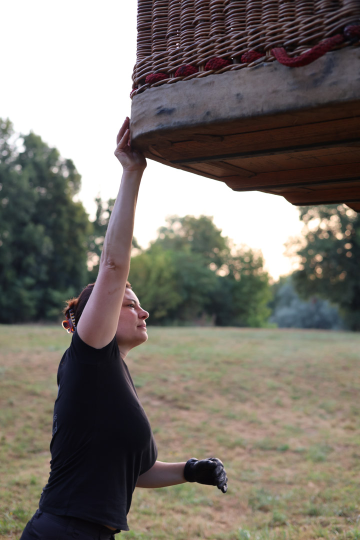 anne picard equipier sol conductrice equipe montgolfieres du perigord compagnie vol ballon dordogne