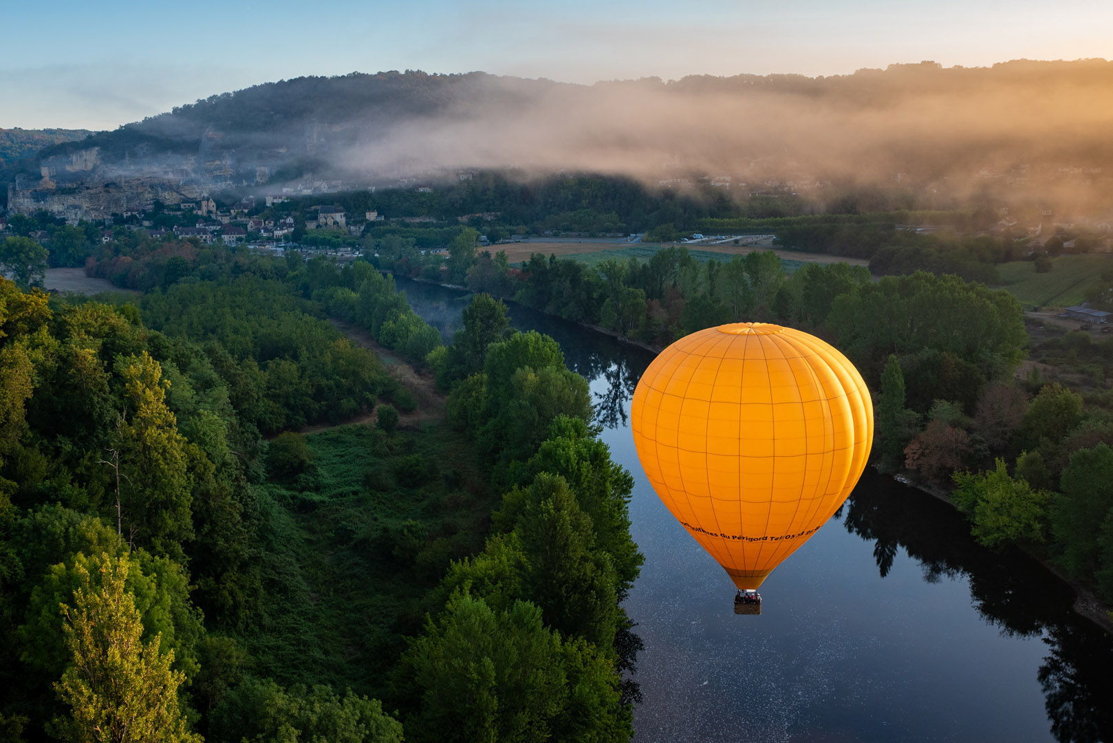 brouillard vol touristique montgolfière perigord loisirs plein air dordogne vallee perigord noir