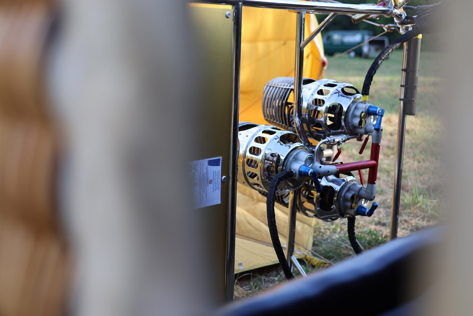 preparation gonflage ballon touristique montgolfière perigord activite insolite dordogne vallee perigord noir 1